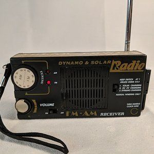 Dynamo & Solar Radio FM AM Receiver Solar Powered Hand Crank Battery